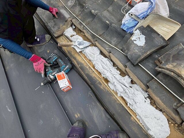 連棟屋根の境目補修