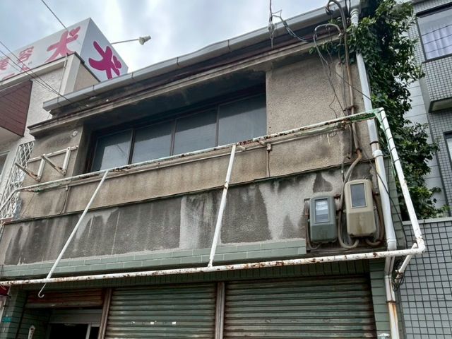 雨漏りする空き店舗