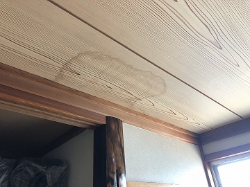 天井雨染み