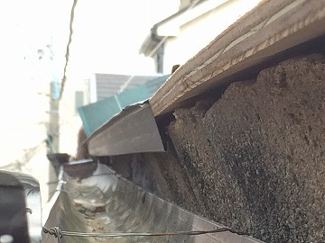 唐草の取付の様子